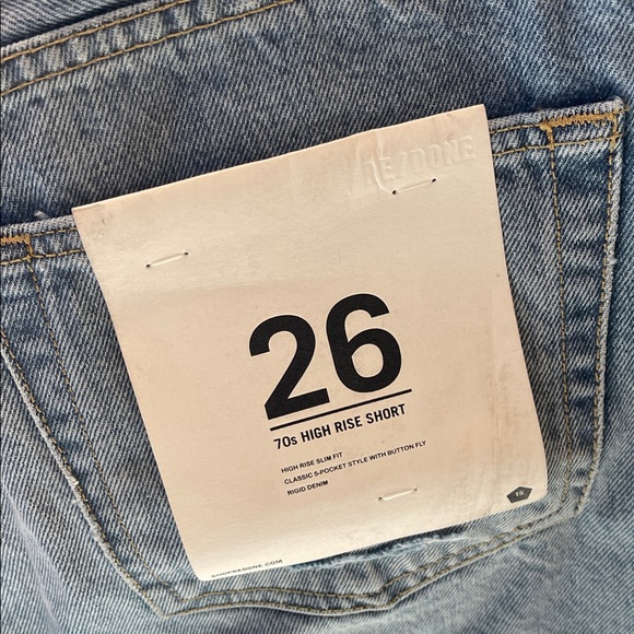 RE/DONE 70s High Rise Denim Shorts Skylight Destroy Light Wash Size 26 NWT - Picture 3 of 10